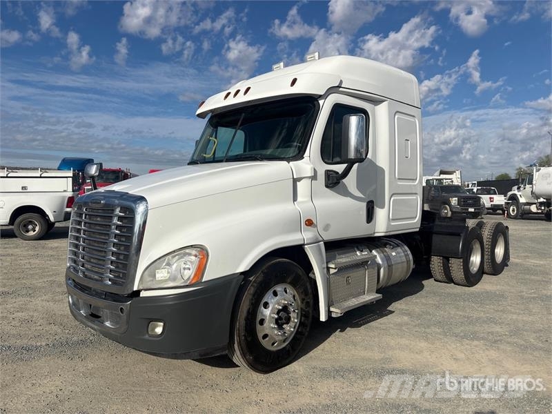 Freightliner Cascadia 125 6x2 T/A Sleeper Truck Tractor Sattelzugmaschinen