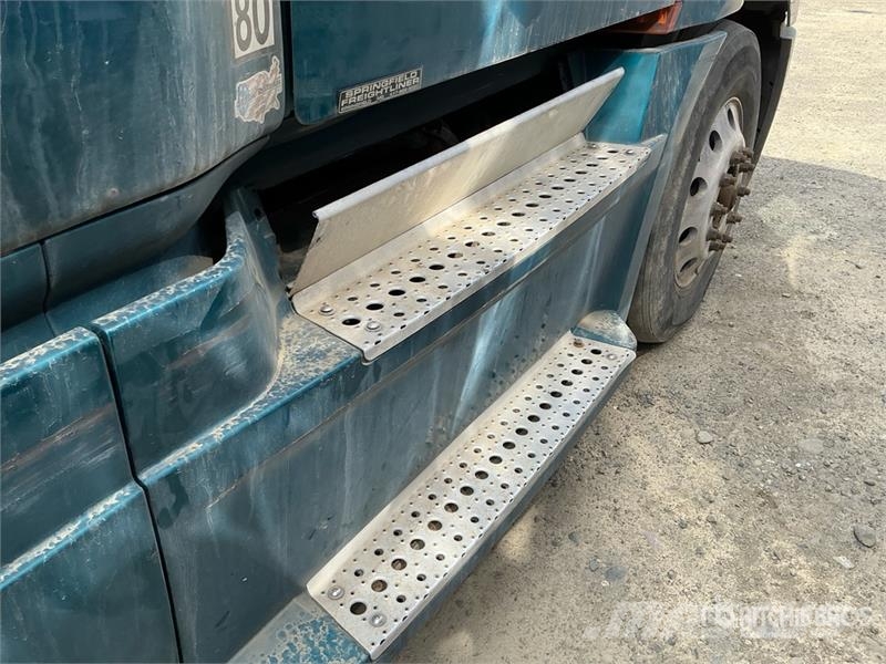Freightliner Cascadia 126 6x4 T/A Sleeper Truck Tractor Nyergesvontatók