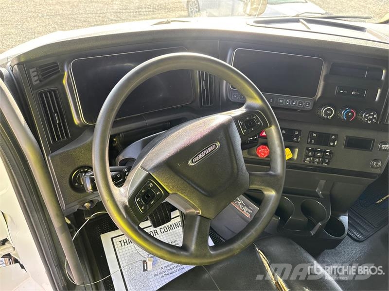 Freightliner Cascadia 126 6x4 T/A Sleeper Truck Tractor وحدات الجر