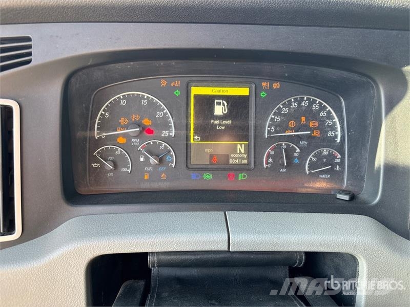 Freightliner Cascadia 126 6x4 T/A Sleeper Truck Tractor Седельные тягачи