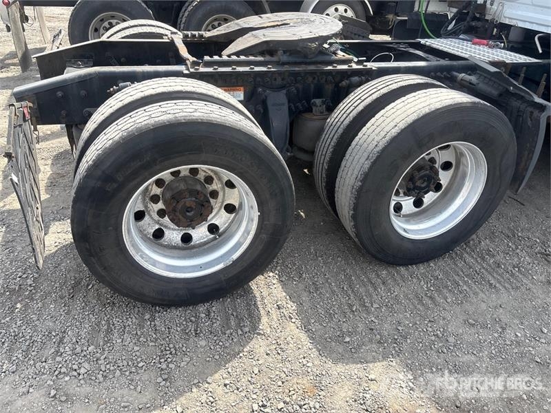 Freightliner Cascadia 126 6x4 T/A Sleeper Truck Tractor Vilcēji