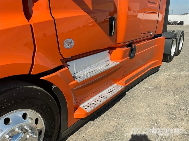 Freightliner Cascadia 126 6x4 T/A Sleeper Truck Tractor 트랙터 유닛