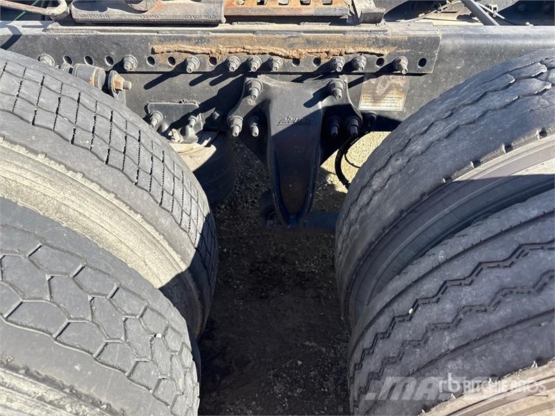 Freightliner Cascadia 125 6x4 T/A Sleeper Truck Tractor (Inoper Cabezas tractoras