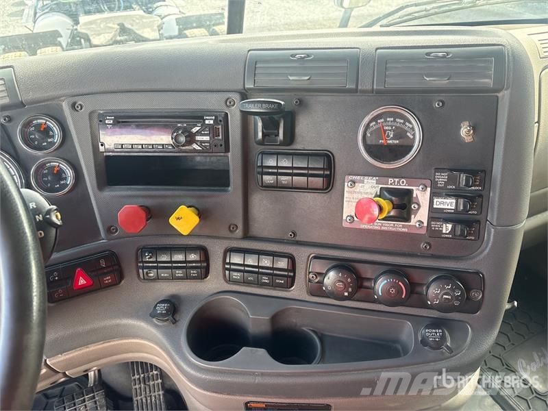 Freightliner Cascadia 125 6x2 T/A Sleeper Truck Tractor Седельные тягачи