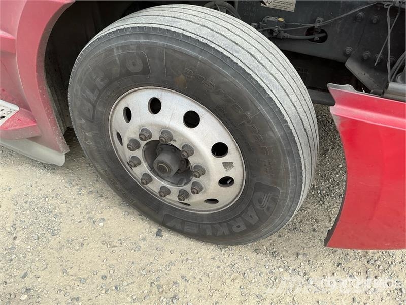 Freightliner Cascadia 126 6x4 T/A Sleeper Truck Tractor Тягачі