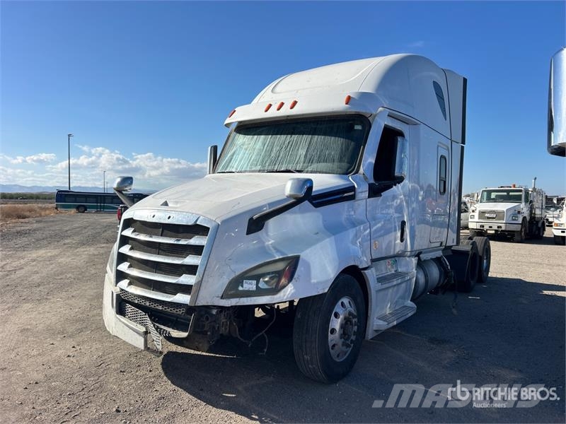 Freightliner Cascadia 6x4 T/A Sleeper Truck Tractor Тягачі
