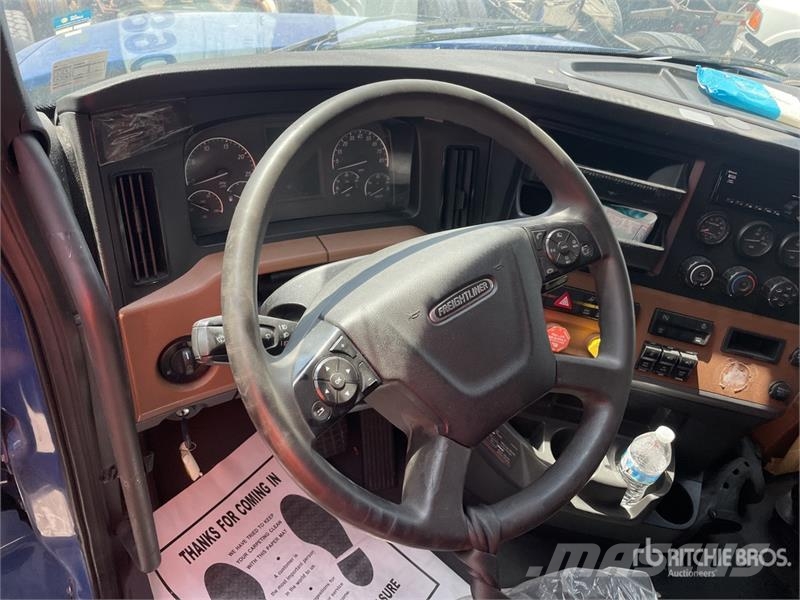 Freightliner Cascadia 126 6x4 T/A Sleeper Truck Tractor (Inoper Vilcēji