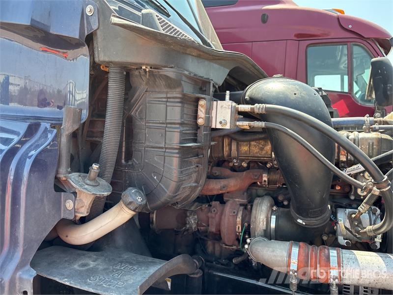 Freightliner Cascadia 125 6x4 T/A Sleeper Truck Tractor وحدات الجر