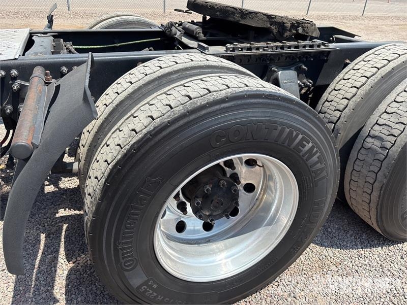 Freightliner Cascadia 125 6x4 T/A Sleeper Truck Tractor وحدات الجر