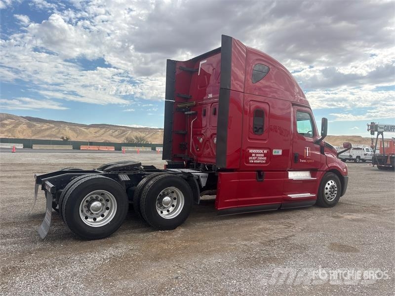 Freightliner Cascadia 126 6x4 T/A Sleeper Truck Tractor Nyergesvontatók