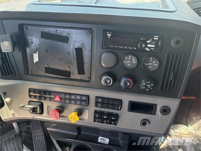 Freightliner Cascadia 126 6x4 T/A Sleeper Truck Tractor وحدات الجر