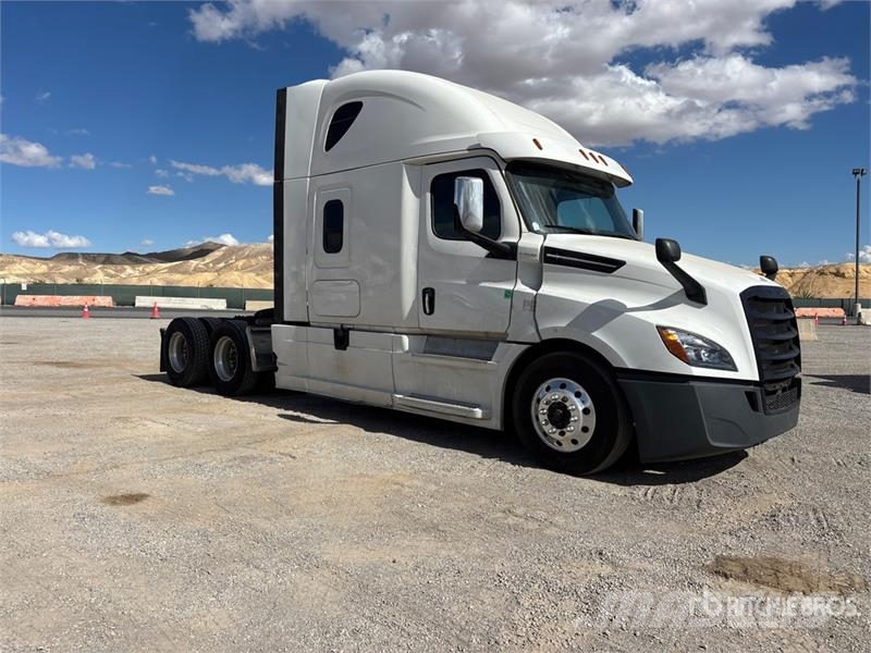 Freightliner Cascadia 126 6x4 T/A Sleeper Truck Tractor Тягачі