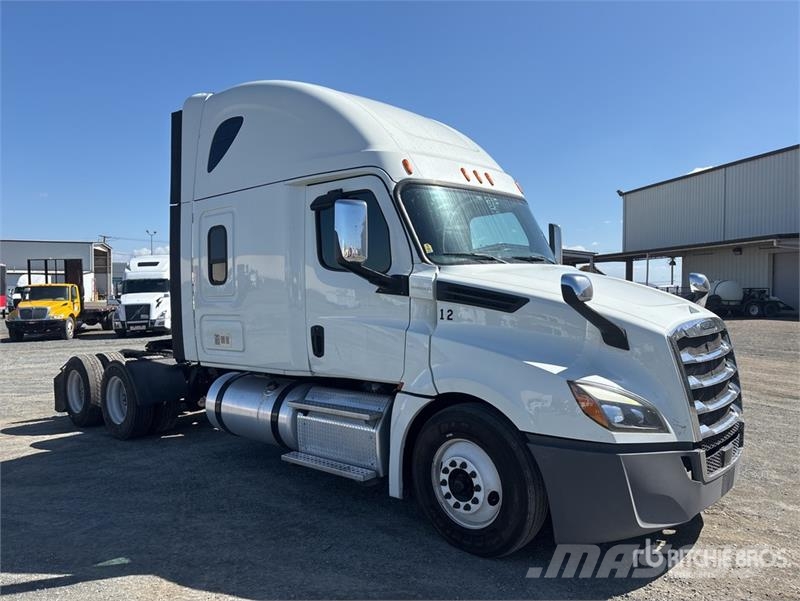 Freightliner Cascadia 126 6x4 T/A Sleeper Truck Tractor Camiones tractor