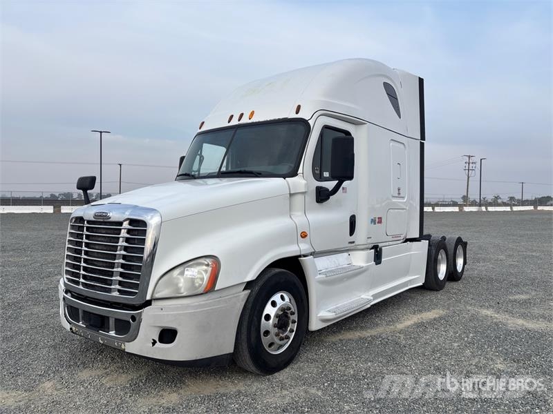 Freightliner Cascadia 125 6x4 T/A Sleeper Truck Tractor Vilcēji