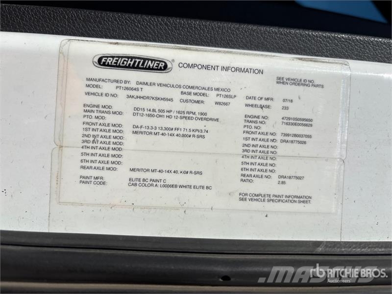 Freightliner Cascadia 126 6x4 T/A Sleeper Truck Tractor Nyergesvontatók