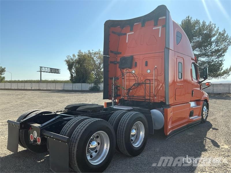 Freightliner Cascadia 126 6x4 T/A Sleeper Truck Tractor 트랙터 유닛