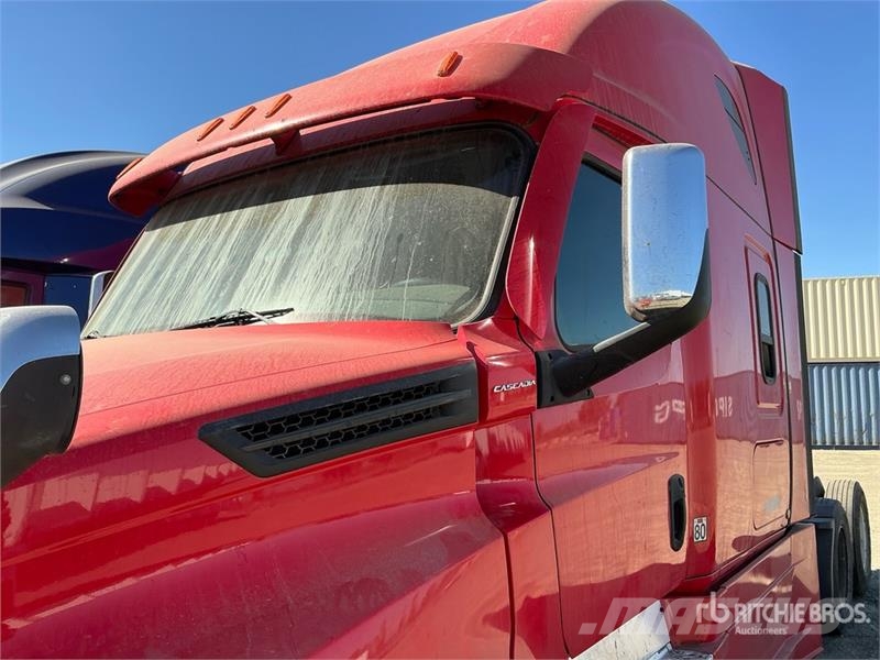 Freightliner Cascadia 6x4 T/A Sleeper Truck Tractor Tracteur routier