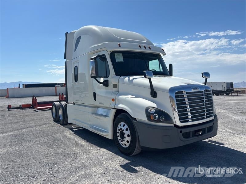 Freightliner Cascadia 125 6x4 T/A Sleeper Truck Tractor Тягачі