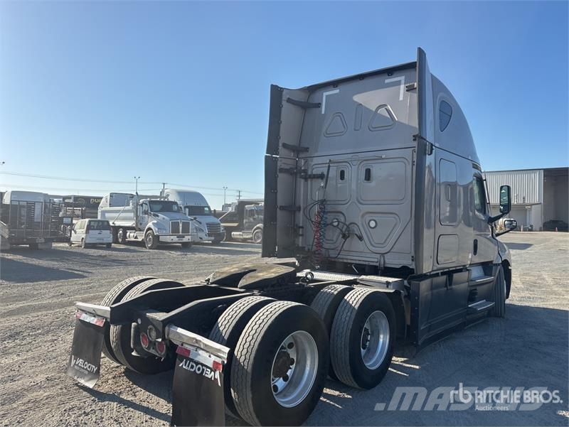 Freightliner Cascadia 126 6x4 T/A Sleeper Truck Tractor 트랙터 유닛