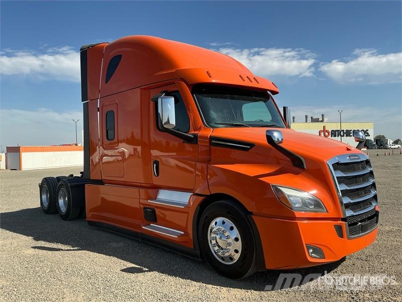 Freightliner Cascadia 126 6x4 T/A Sleeper Truck Tractor 트랙터 유닛