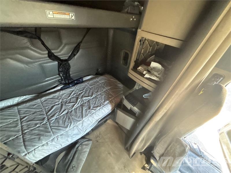 Freightliner Cascadia 125 6x4 T/A Sleeper Truck Tractor Седельные тягачи