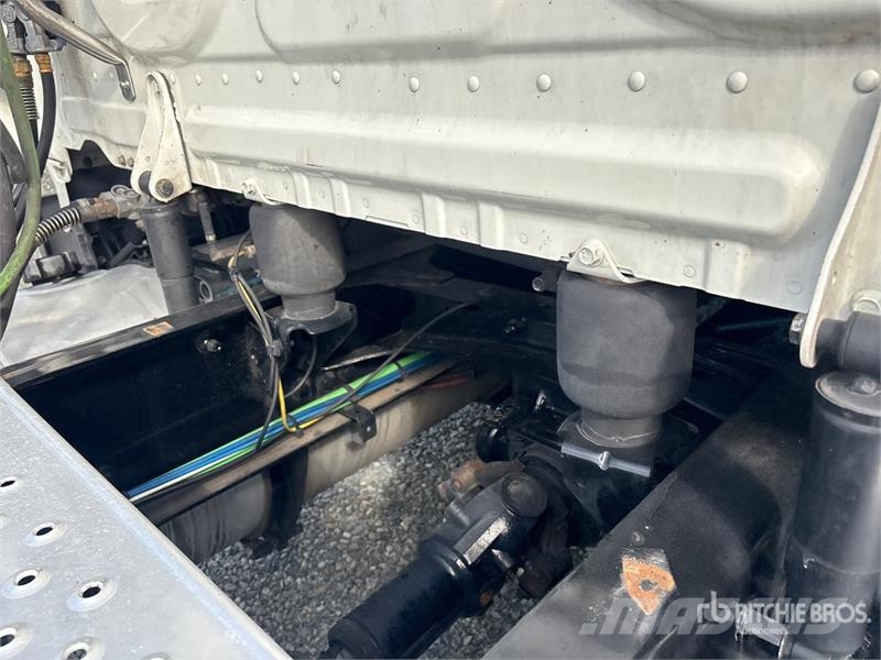 Freightliner Cascadia 6x4 T/A Sleeper Truck Tractor Влекачи