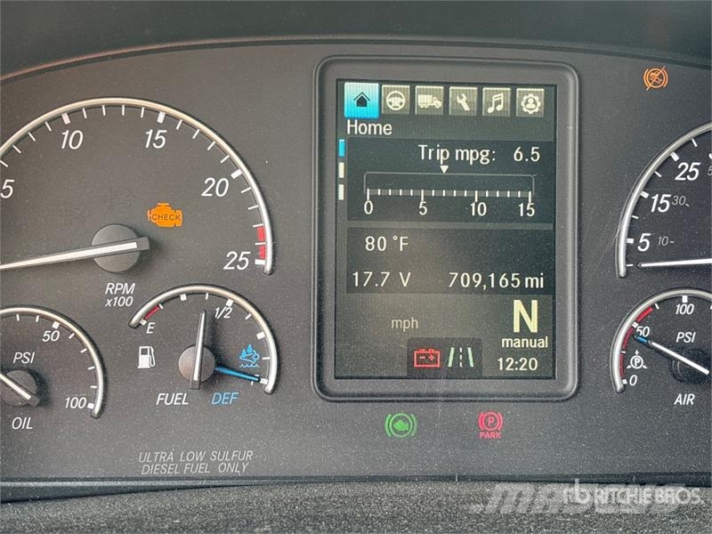 Freightliner Cascadia 126 6x4 T/A Sleeper Truck Tractor Тягачі