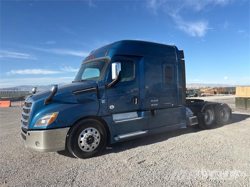 Freightliner Cascadia 126 6x4 T/A Sleeper Truck Tractor Vlačilci