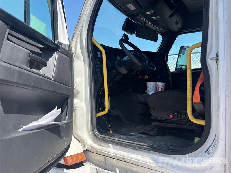 Freightliner Cascadia 126 6x4 T/A Sleeper Truck Tractor Τράκτορες