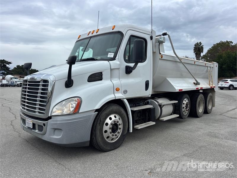 Freightliner Cascadia 113 8x4 Tri/A Dump Truck Самоскиди