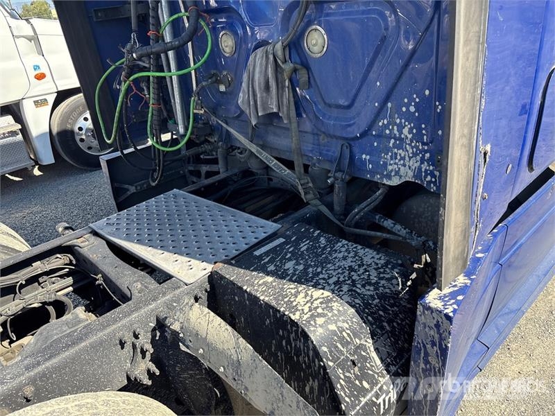 Freightliner Cascadia 125 6x4 T/A Sleeper Truck Tractor Седельные тягачи