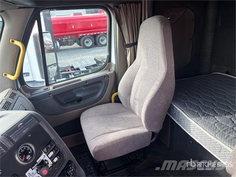 Freightliner Cascadia 125 6x2 T/A Sleeper Truck Tractor Sattelzugmaschinen