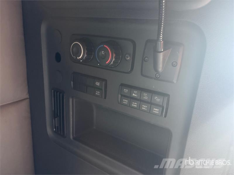 Freightliner Cascadia 126 6x4 T/A Sleeper Truck Tractor وحدات الجر