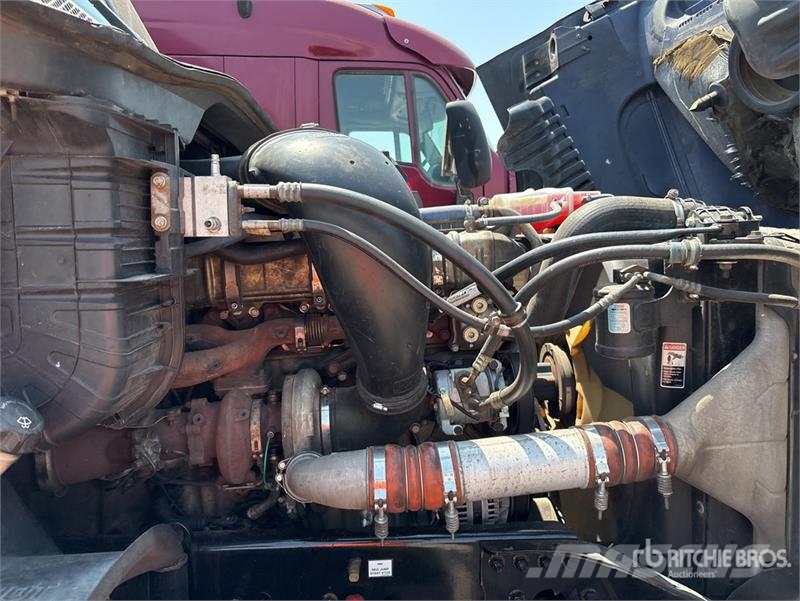 Freightliner Cascadia 125 6x4 T/A Sleeper Truck Tractor وحدات الجر