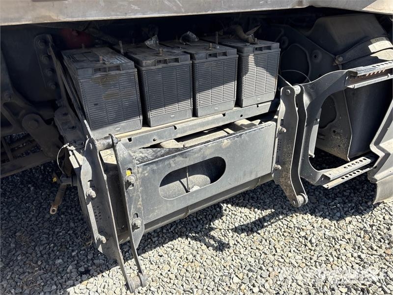 Freightliner Cascadia 126 6x4 T/A Sleeper Truck Tractor Vilcēji