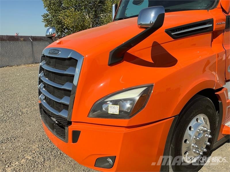 Freightliner Cascadia 126 6x4 T/A Sleeper Truck Tractor 트랙터 유닛