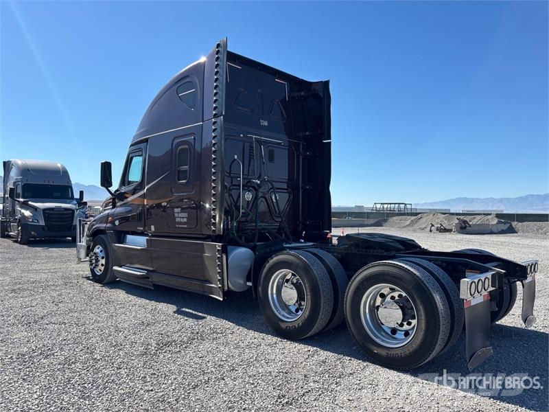 Freightliner Cascadia 125 6x4 T/A Sleeper Truck Tractor Tractor Units