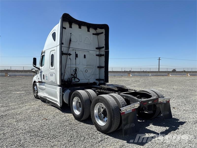 Freightliner Cascadia 126 6x4 T/A Sleeper Truck Tractor Motrici e Trattori Stradali