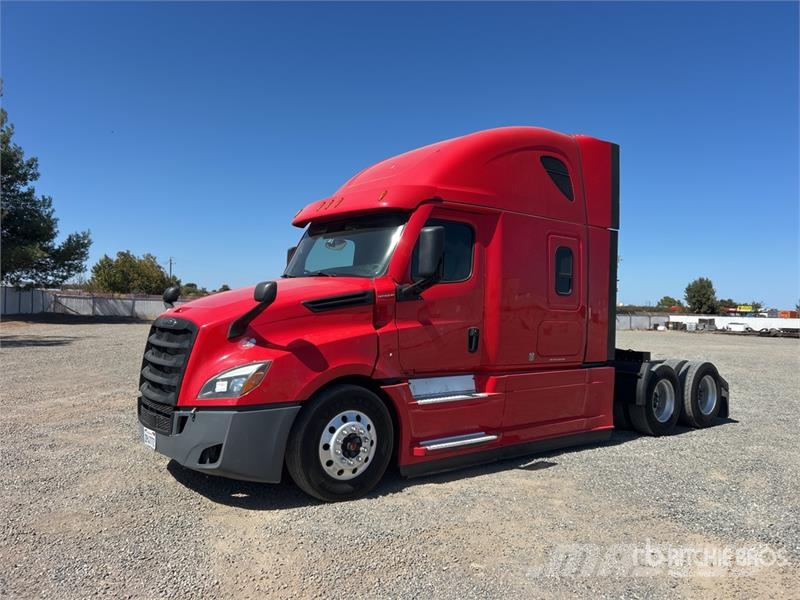 Freightliner Cascadia 126 T/A Sleeper Truck Tractor Tractor Units