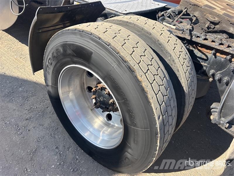 Freightliner Cascadia 125 6x4 T/A Sleeper Truck Tractor 曳引機組件