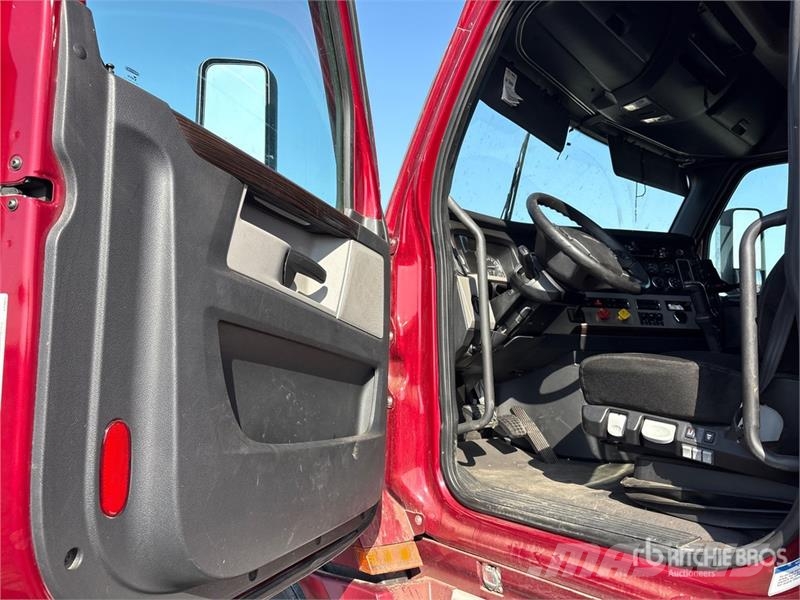 Freightliner Cascadia 126 6x4 T/A Sleeper Truck Tractor Vilcēji