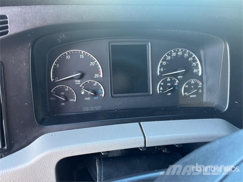Freightliner Cascadia 126 6x4 T/A Sleeper Truck Tractor Tractor Units