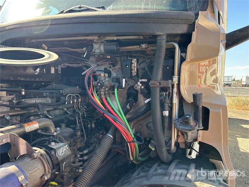 Freightliner Cascadia 126 6x4 T/A Sleeper Truck Tractor Sattelzugmaschinen