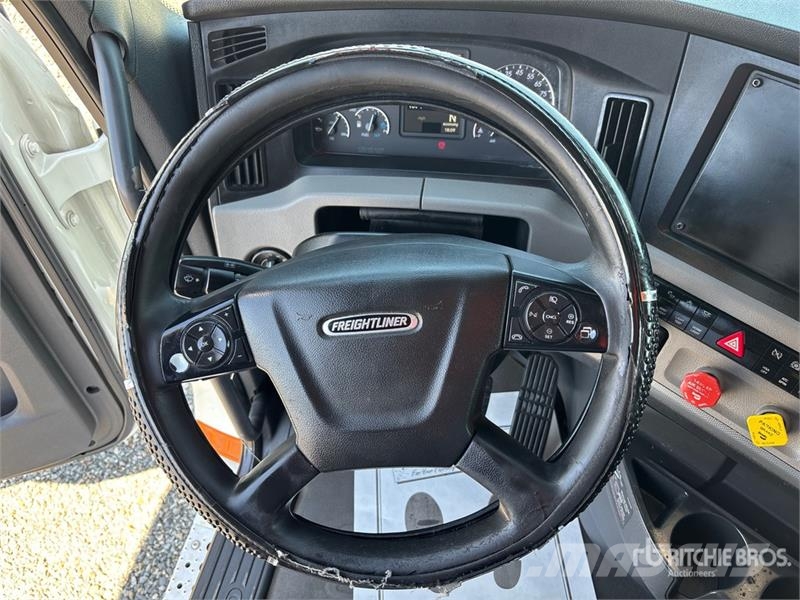 Freightliner Cascadia 126 6x4 T/A Sleeper Truck Tractor 트랙터 유닛