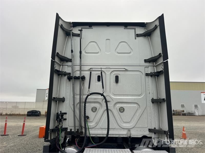 Freightliner Cascadia 125 Tractor Units