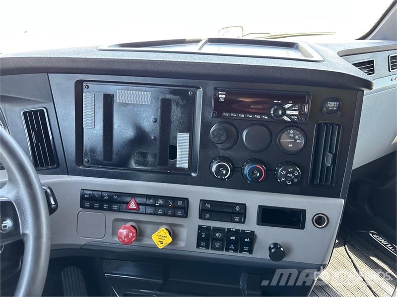 Freightliner Cascadia 126 6x4 T/A Sleeper Truck Tractor 트랙터 유닛