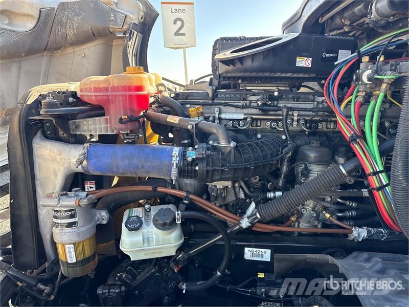 Freightliner Cascadia 126 6x4 T/A Sleeper Truck Tractor Vilcēji