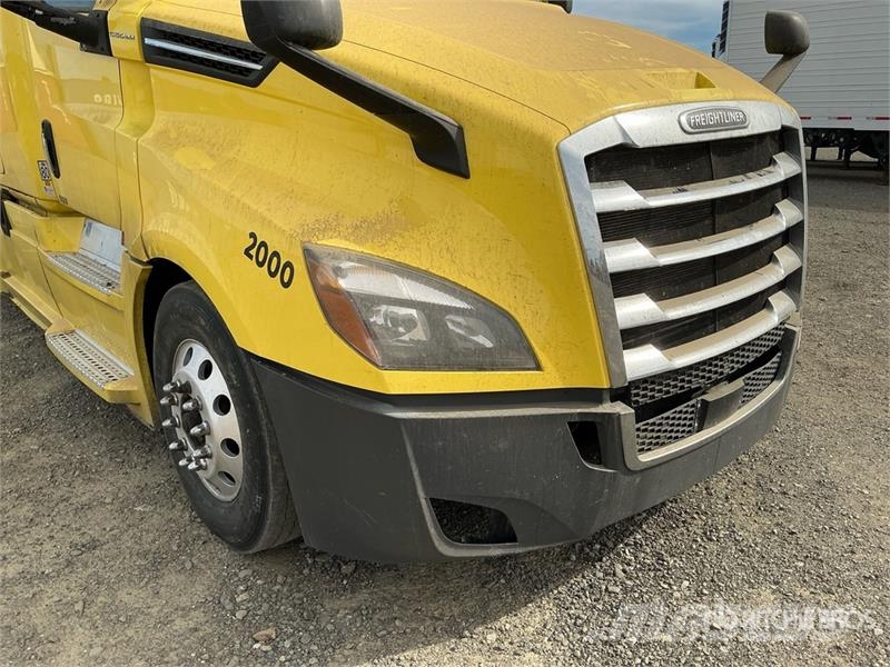 Freightliner Cascadia 126 6x4 T/A Sleeper Truck Tractor Vlačilci