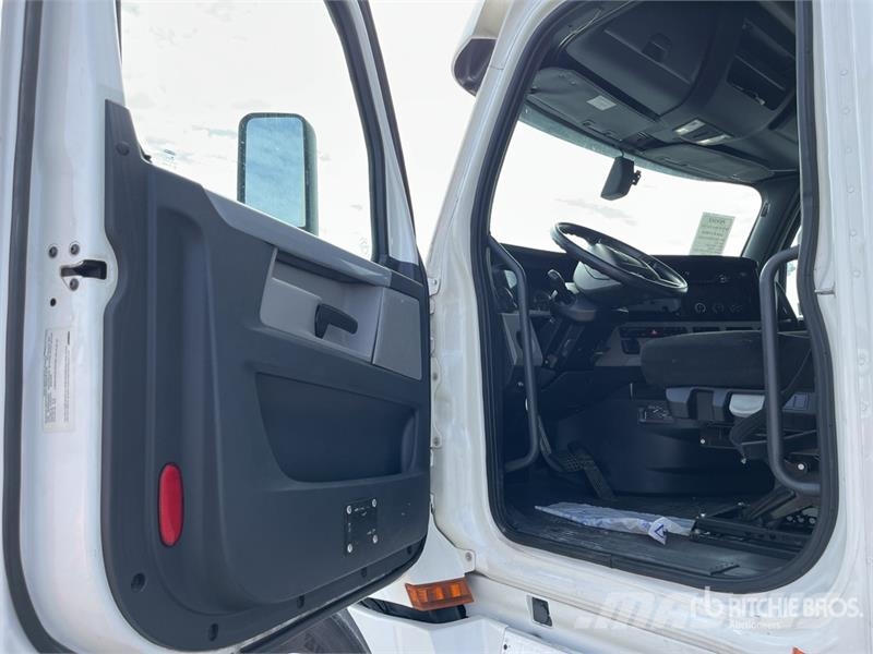 Freightliner Cascadia 126 Autotractoare