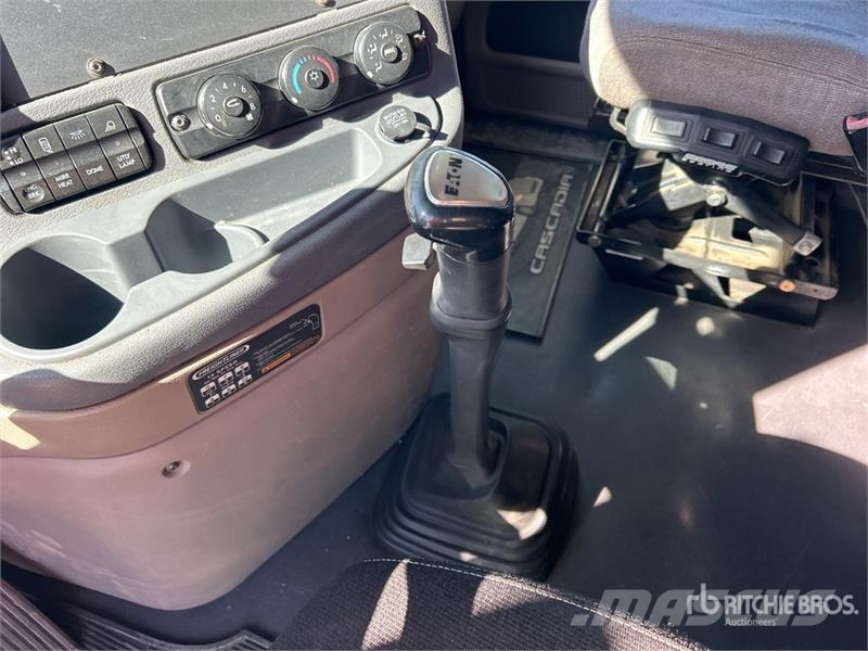 Freightliner Cascadia 125 6x4 T/A Sleeper Truck Tractor Motrici e Trattori Stradali